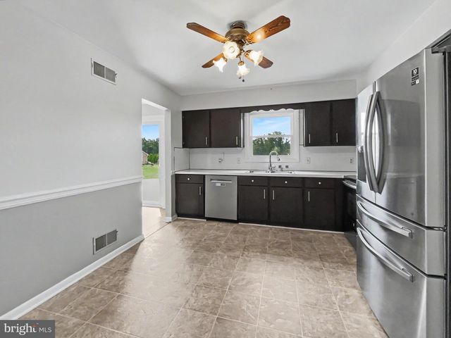 439 VALLEY RD, York, PA 17407