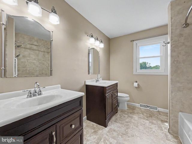 439 VALLEY RD, York, PA 17407