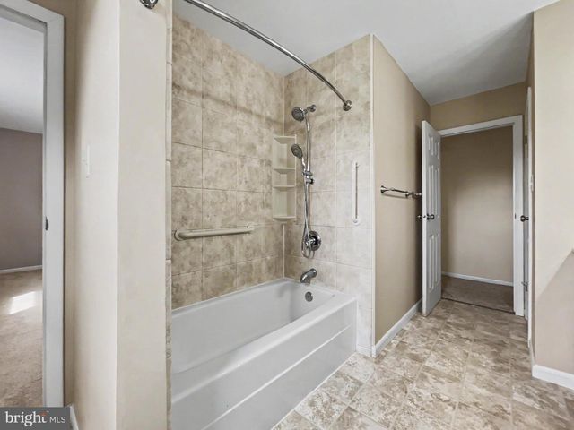 439 VALLEY RD, York, PA 17407