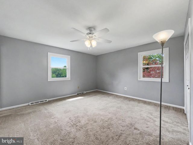 439 VALLEY RD, York, PA 17407