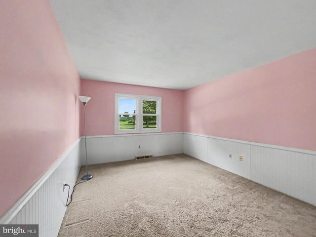 439 VALLEY RD, York, PA 17407