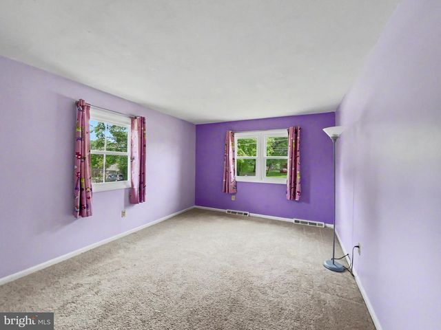 439 VALLEY RD, York, PA 17407