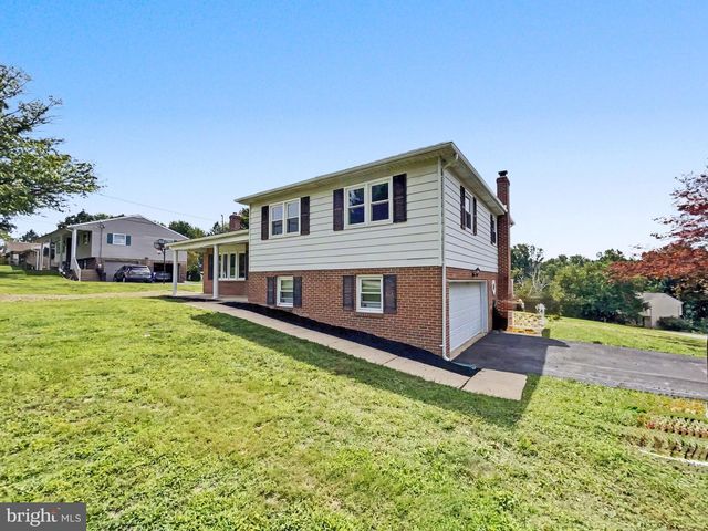 439 VALLEY RD, York, PA 17407