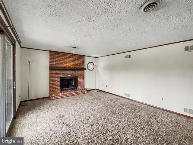 439 VALLEY RD, York, PA 17407