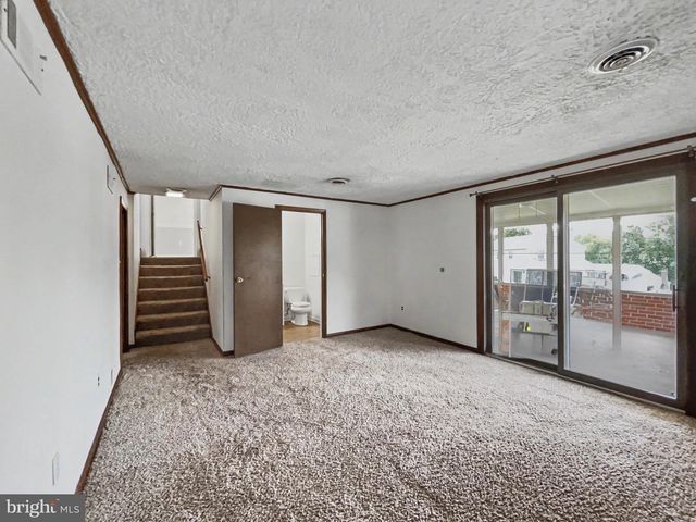 439 VALLEY RD, York, PA 17407