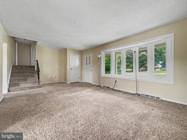 439 VALLEY RD, York, PA 17407