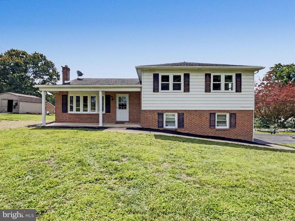 439 VALLEY RD, York, PA 17407