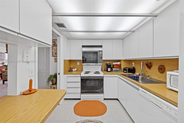 4000 Towerside Ter 1210, Miami, FL 33138