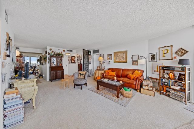 4000 Towerside Ter 1210, Miami, FL 33138