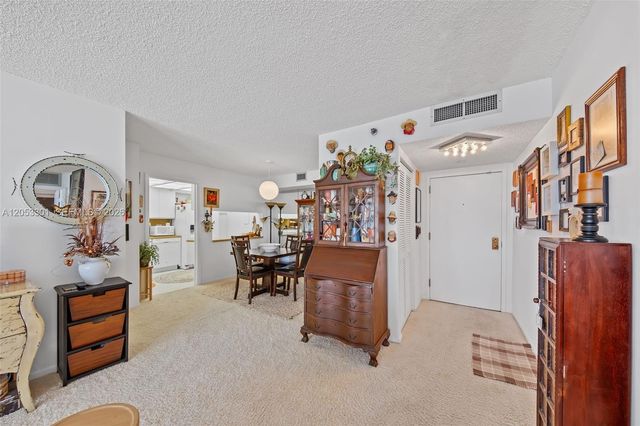 4000 Towerside Ter 1210, Miami, FL 33138