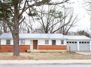 2221 W Lawson Street, Fayetteville, AR 72703