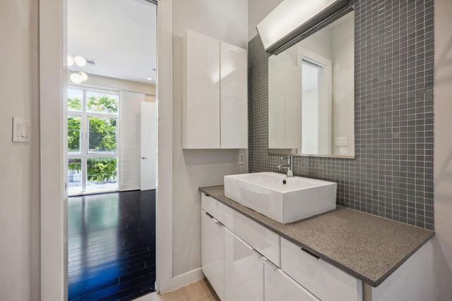 207 Pierce Street 205, Houston, TX 77002