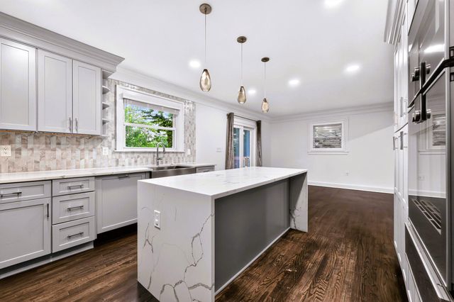 9901 BELHAVEN RD, Bethesda, MD 20817