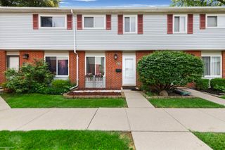 27932 Eastwick Square Road, Roseville, MI 48066