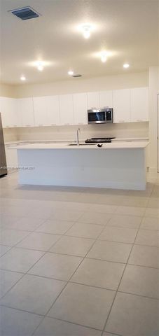 4425 NW 83rd Pkwy 4425, Doral, FL 33166