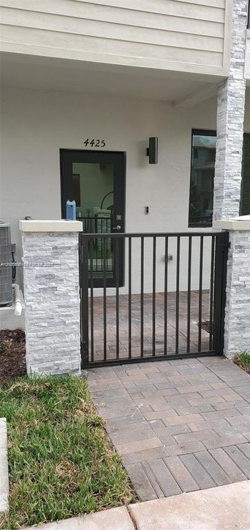 4425 NW 83rd Pkwy 4425, Doral, FL 33166