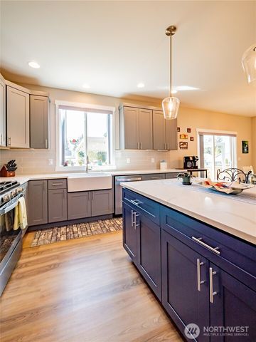 806 CODY Street SE, Rainier, WA 98576