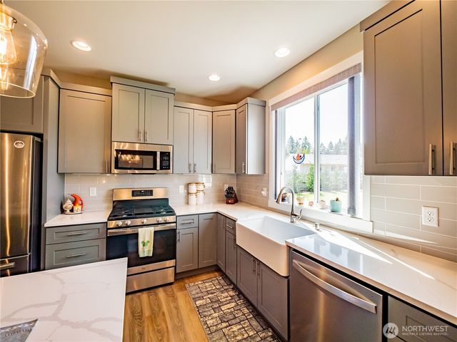 806 CODY Street SE, Rainier, WA 98576
