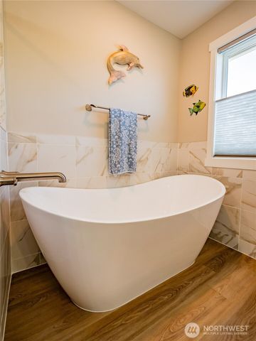 806 CODY Street SE, Rainier, WA 98576