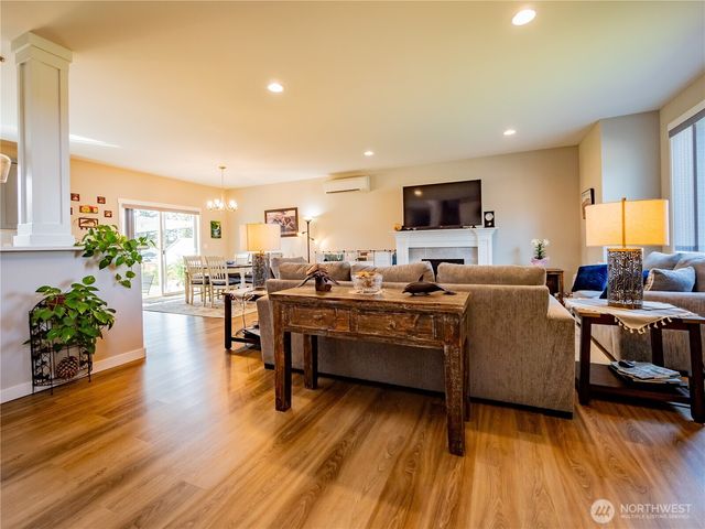 806 CODY Street SE, Rainier, WA 98576