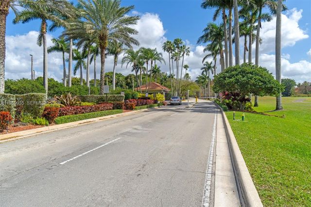 15825 SW 11th St -, Pembroke Pines, FL 33027