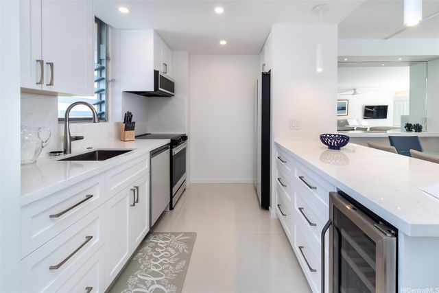 2895 Kalakaua Avenue 1807, Honolulu, HI 96815