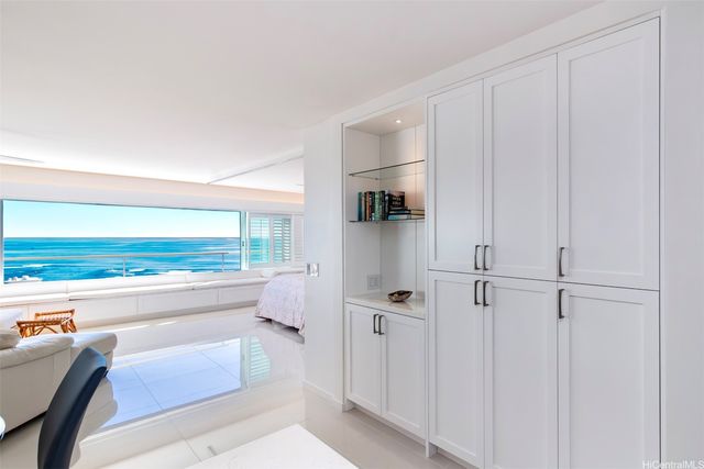 2895 Kalakaua Avenue 1807, Honolulu, HI 96815