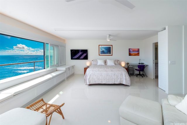 2895 Kalakaua Avenue 1807, Honolulu, HI 96815