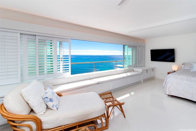 2895 Kalakaua Avenue 1807, Honolulu, HI 96815