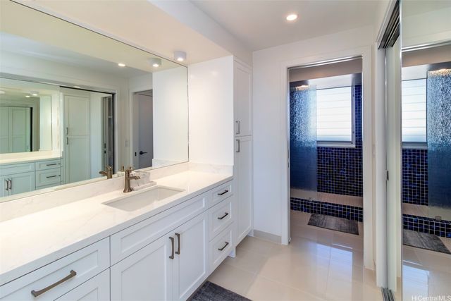 2895 Kalakaua Avenue 1807, Honolulu, HI 96815