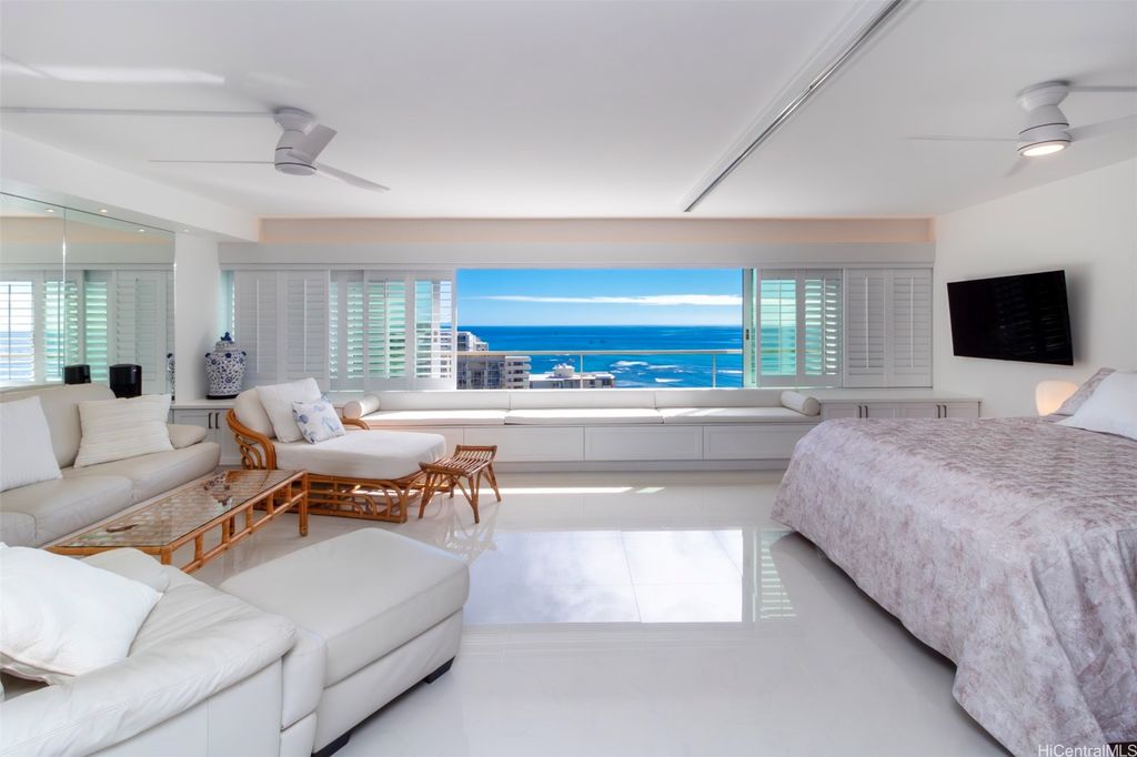 2895 Kalakaua Avenue 1807, Honolulu, HI 96815