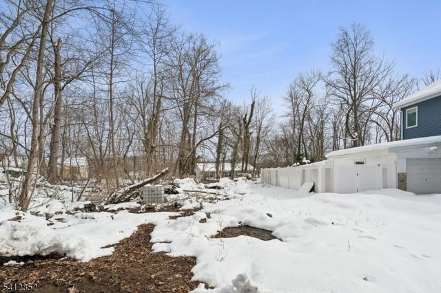 13 Roger Ave, Wanaque Boro, NJ 07420