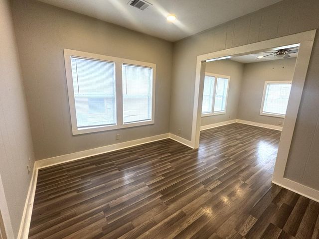 907 E Jackson Street, El Campo, TX 77437