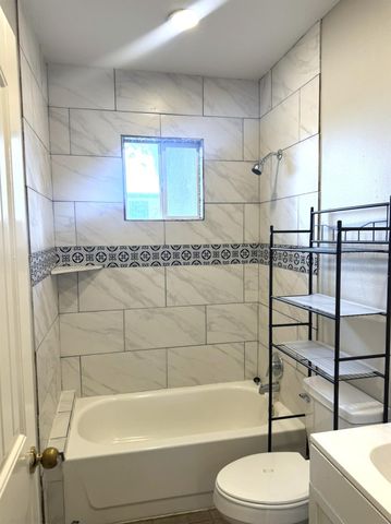 907 E Jackson Street, El Campo, TX 77437