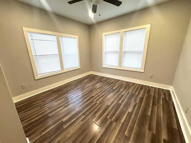 907 E Jackson Street, El Campo, TX 77437