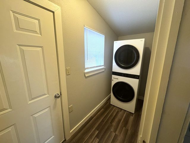 907 E Jackson Street, El Campo, TX 77437
