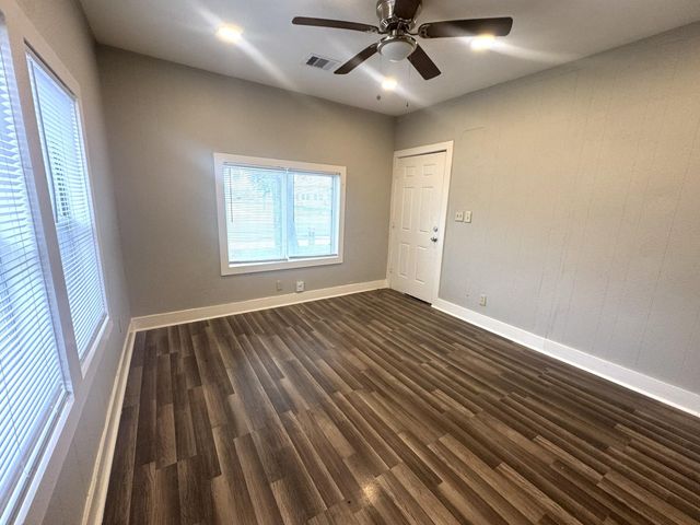 907 E Jackson Street, El Campo, TX 77437
