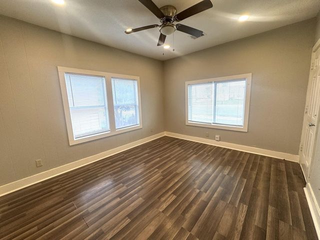 907 E Jackson Street, El Campo, TX 77437