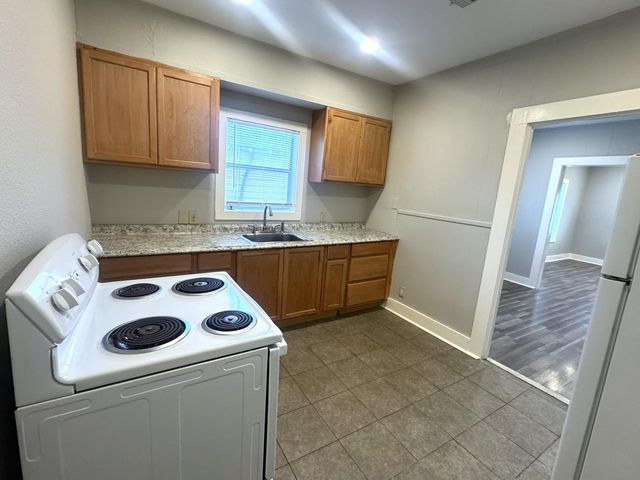 907 E Jackson Street, El Campo, TX 77437