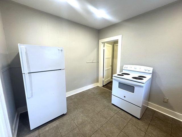 907 E Jackson Street, El Campo, TX 77437
