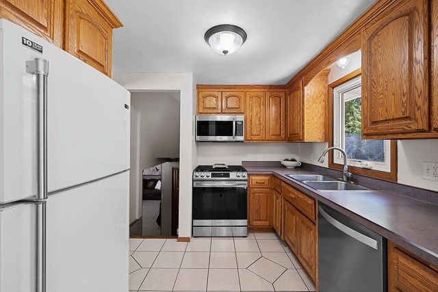 3464 GOLF DRIVE, Green Bay, WI 54311