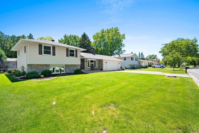 3464 GOLF DRIVE, Green Bay, WI 54311