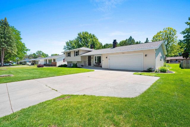 3464 GOLF DRIVE, Green Bay, WI 54311