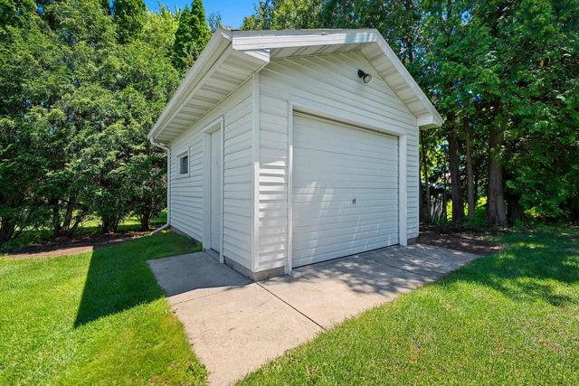 3464 GOLF DRIVE, Green Bay, WI 54311