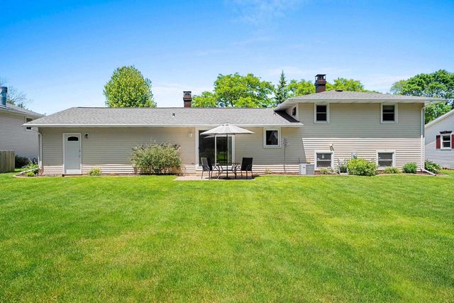3464 GOLF DRIVE, Green Bay, WI 54311