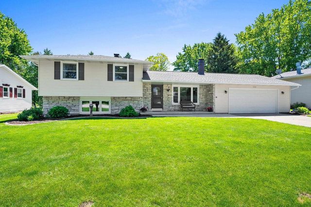 3464 GOLF DRIVE, Green Bay, WI 54311