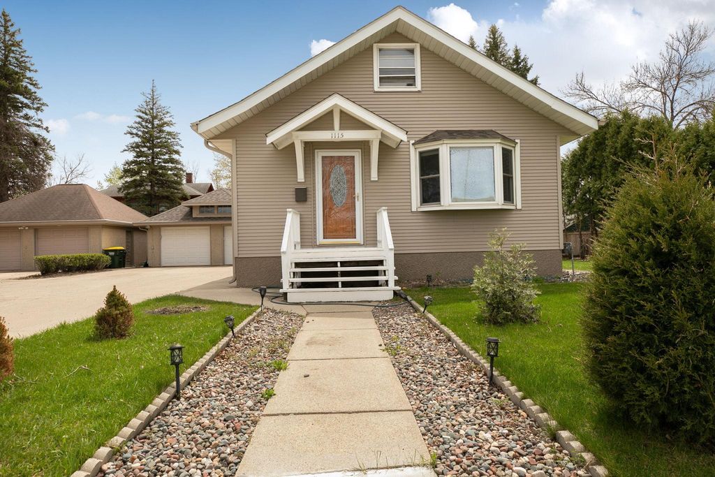 1115 Litchfield Avenue SW, Willmar, MN 56201