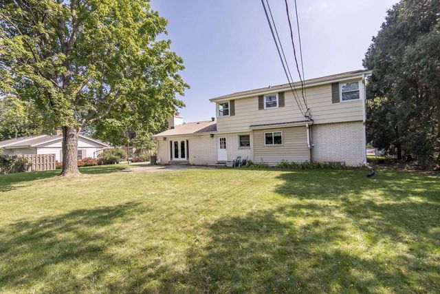 8725 N Fielding ROAD, Bayside, WI 53217
