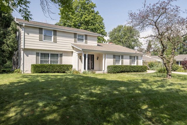 8725 N Fielding ROAD, Bayside, WI 53217