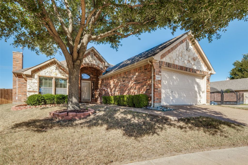 2600 Britany Circle, Bedford, TX 76022
